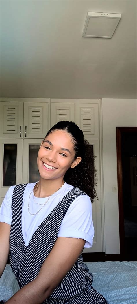 Mc Ig Isadora Albuquerque .